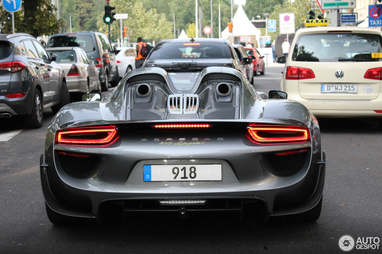 Porsche 918 Spyder Weissach Package