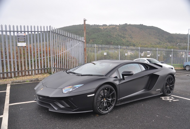 Lamborghini Aventador S LP740-4