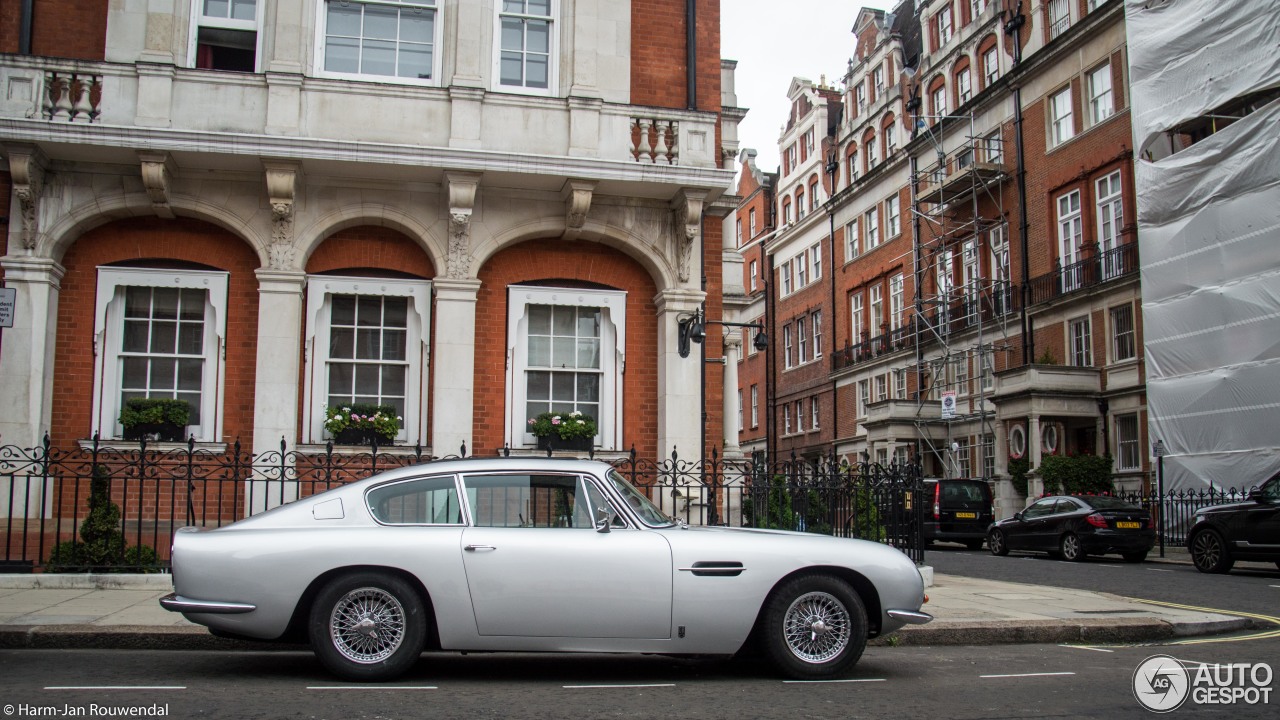 Aston Martin DB6 Superleggera