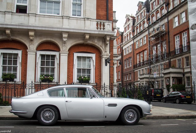 Aston Martin DB6 Superleggera