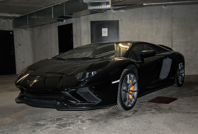 Lamborghini Aventador S LP740-4