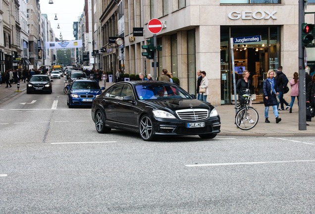 Mercedes-Benz S 65 AMG V221 2010