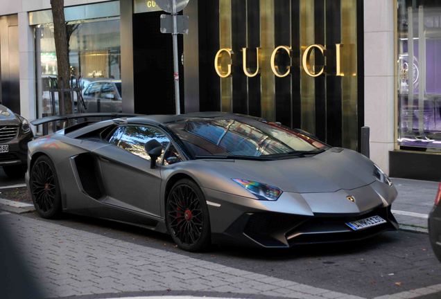 Lamborghini Aventador LP700-4 Roadster