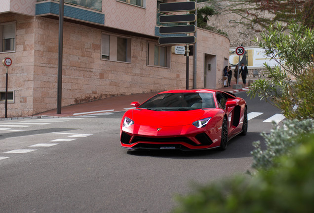 Lamborghini Aventador S LP740-4