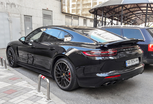 Porsche 971 Panamera Turbo