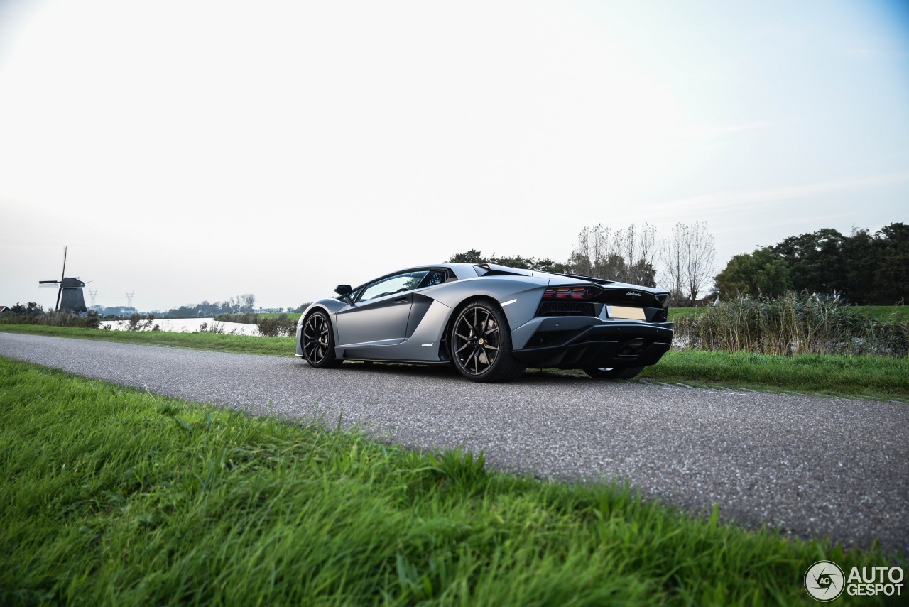 Lamborghini Aventador S LP740-4