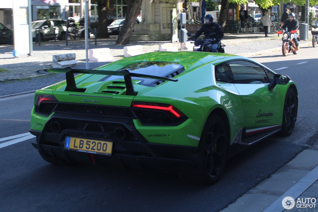 Lamborghini Huracán LP640-4 Performante