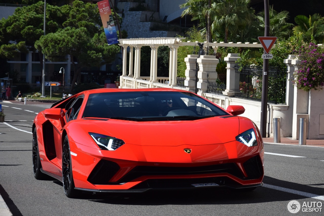 Lamborghini Aventador S LP740-4