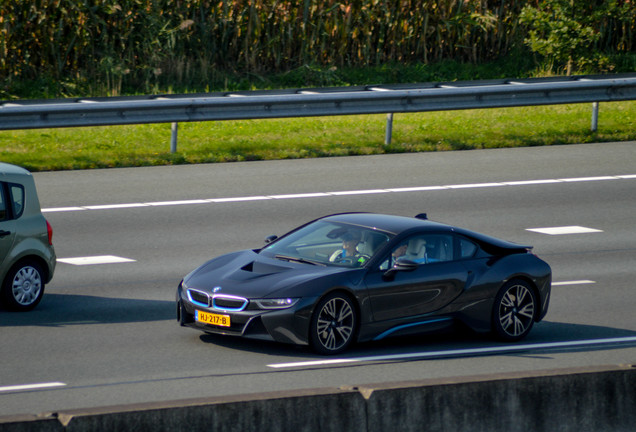 BMW i8