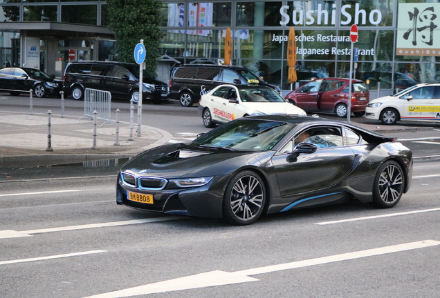 BMW i8