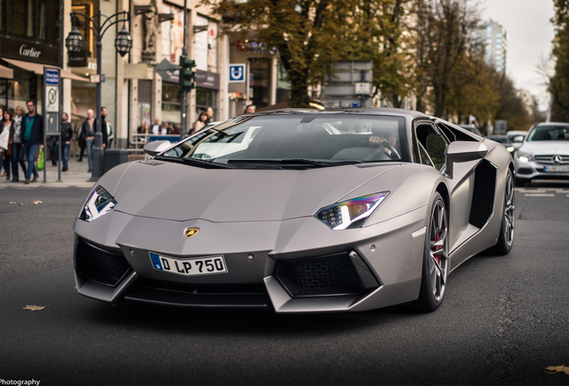 Lamborghini Aventador LP700-4 Roadster