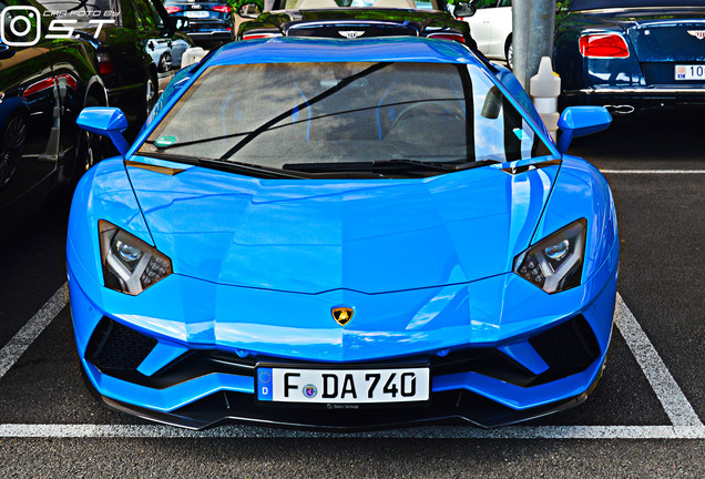 Lamborghini Aventador S LP740-4