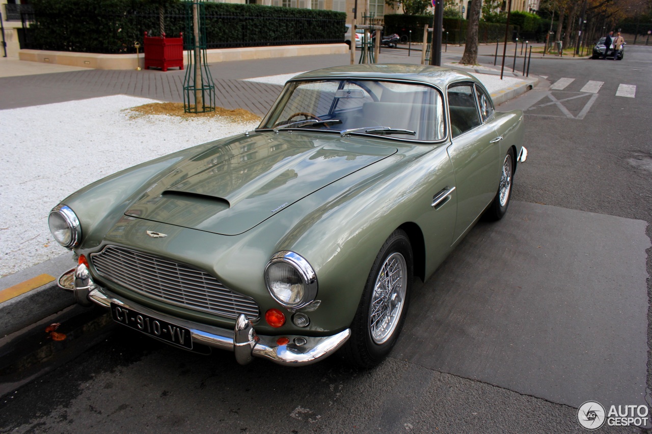 Aston Martin DB4