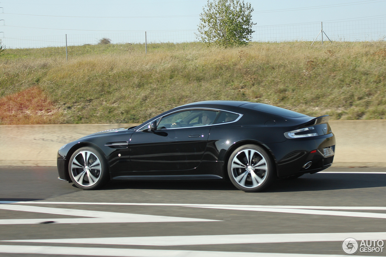 Aston Martin V12 Vantage