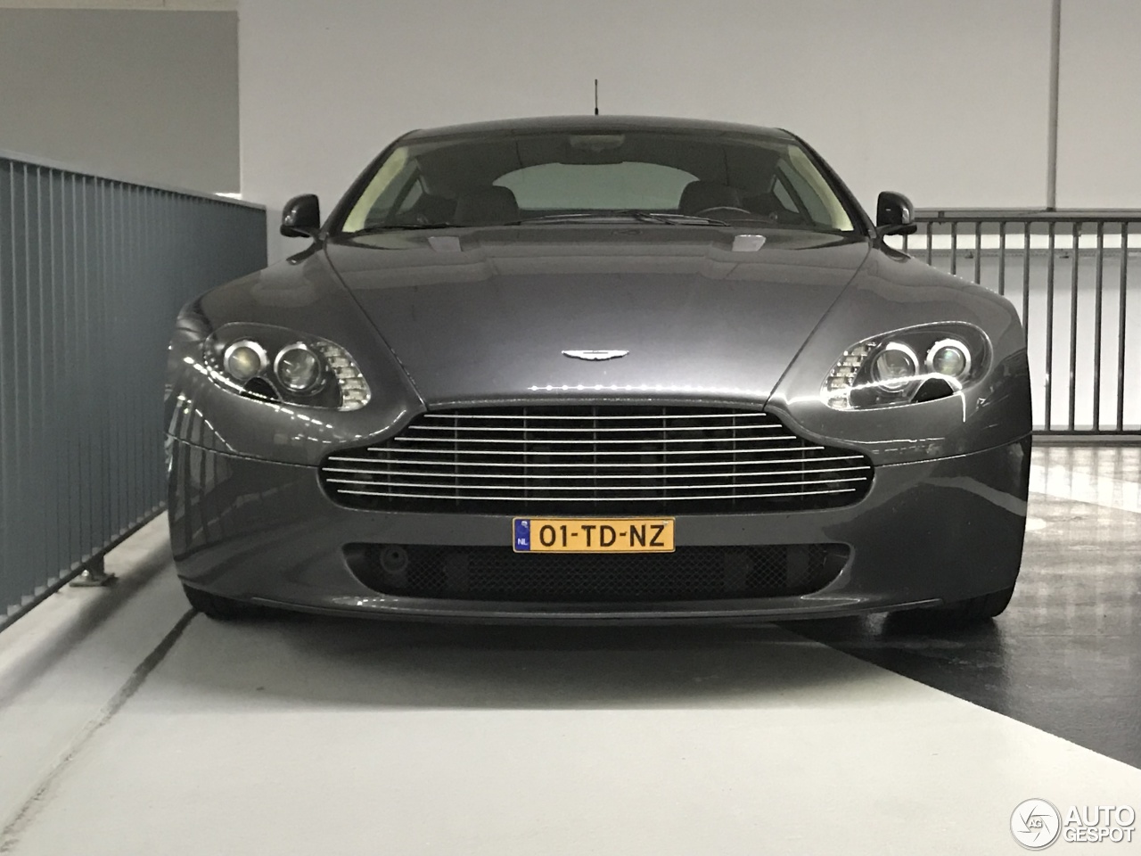 Aston Martin V8 Vantage