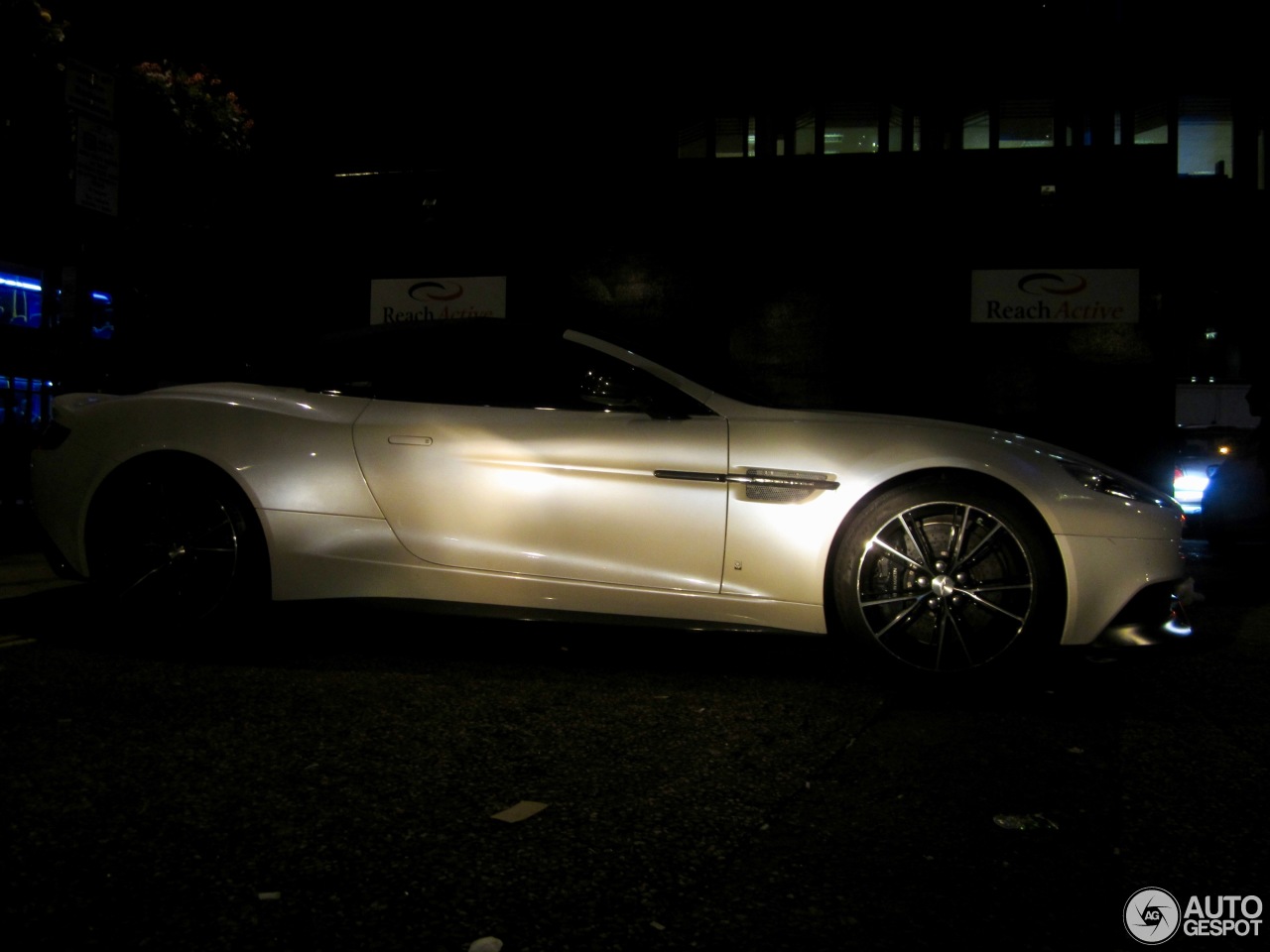 Aston Martin Vanquish Volante