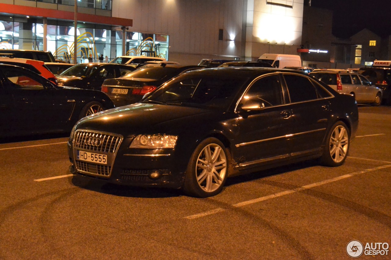 Audi S8 D3