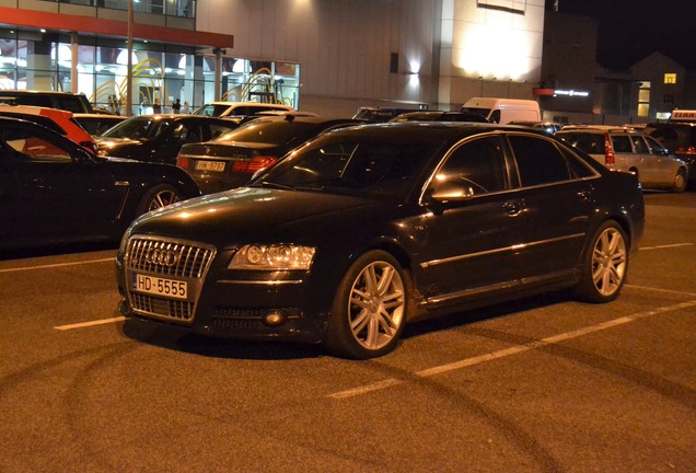 Audi S8 D3