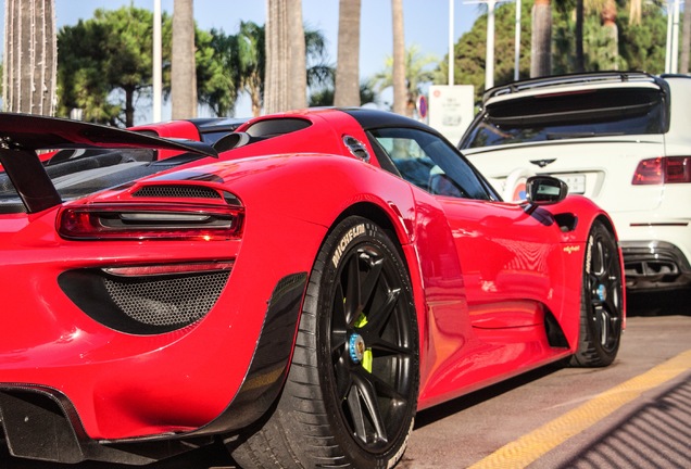 Porsche 918 Spyder Weissach Package