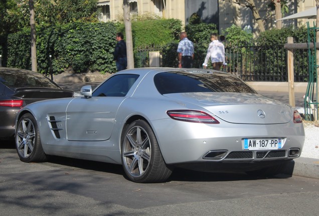 Mercedes-Benz SLS AMG