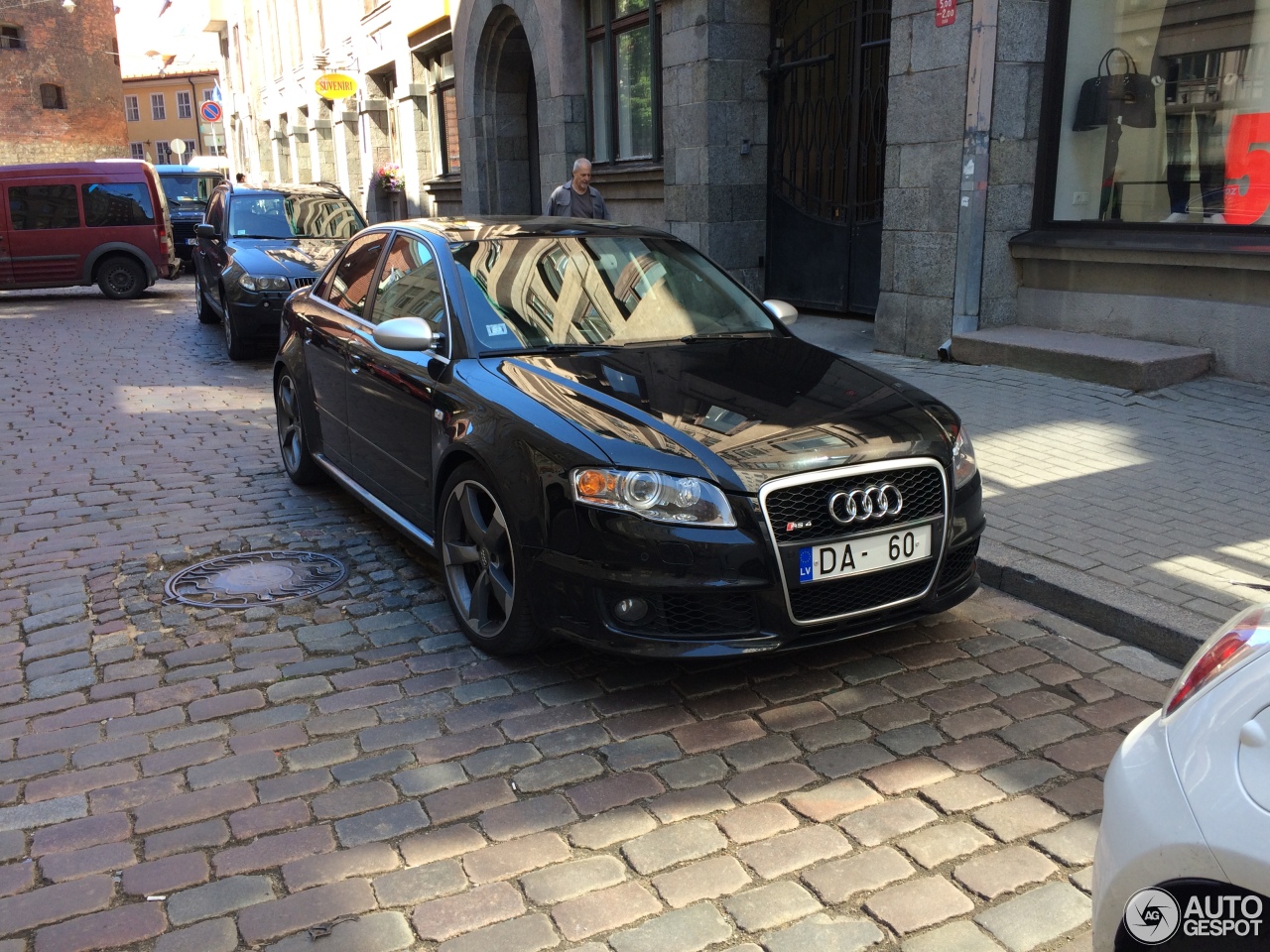 Audi RS4 Sedan