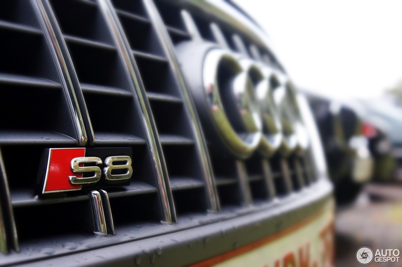 Audi S8 D3