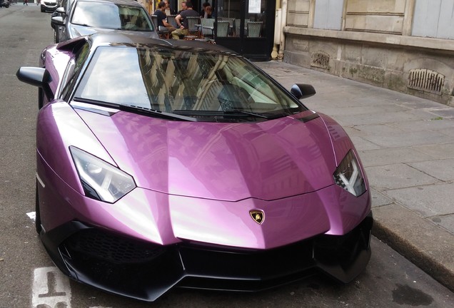 Lamborghini Aventador LP700-4 Roadster