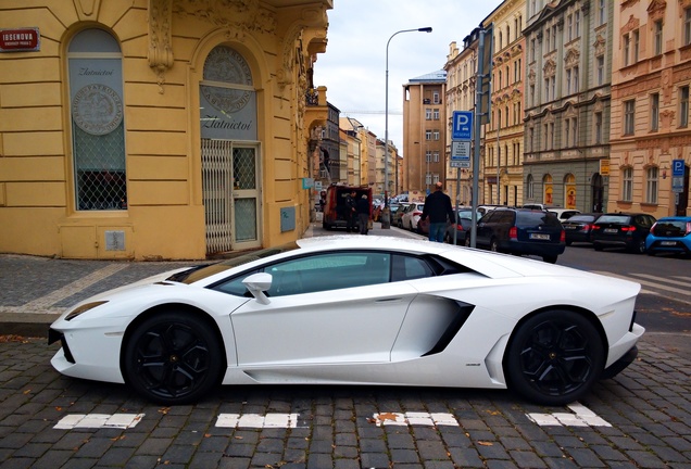 Lamborghini Aventador LP700-4