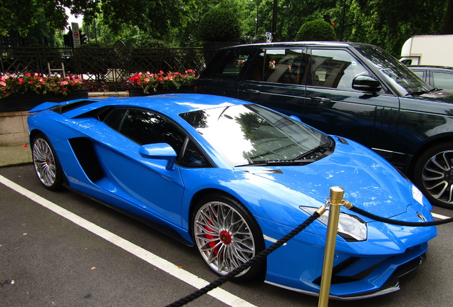 Lamborghini Aventador S LP740-4