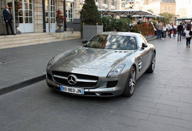 Mercedes-Benz SLS AMG