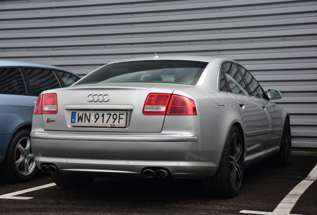 Audi S8 D3