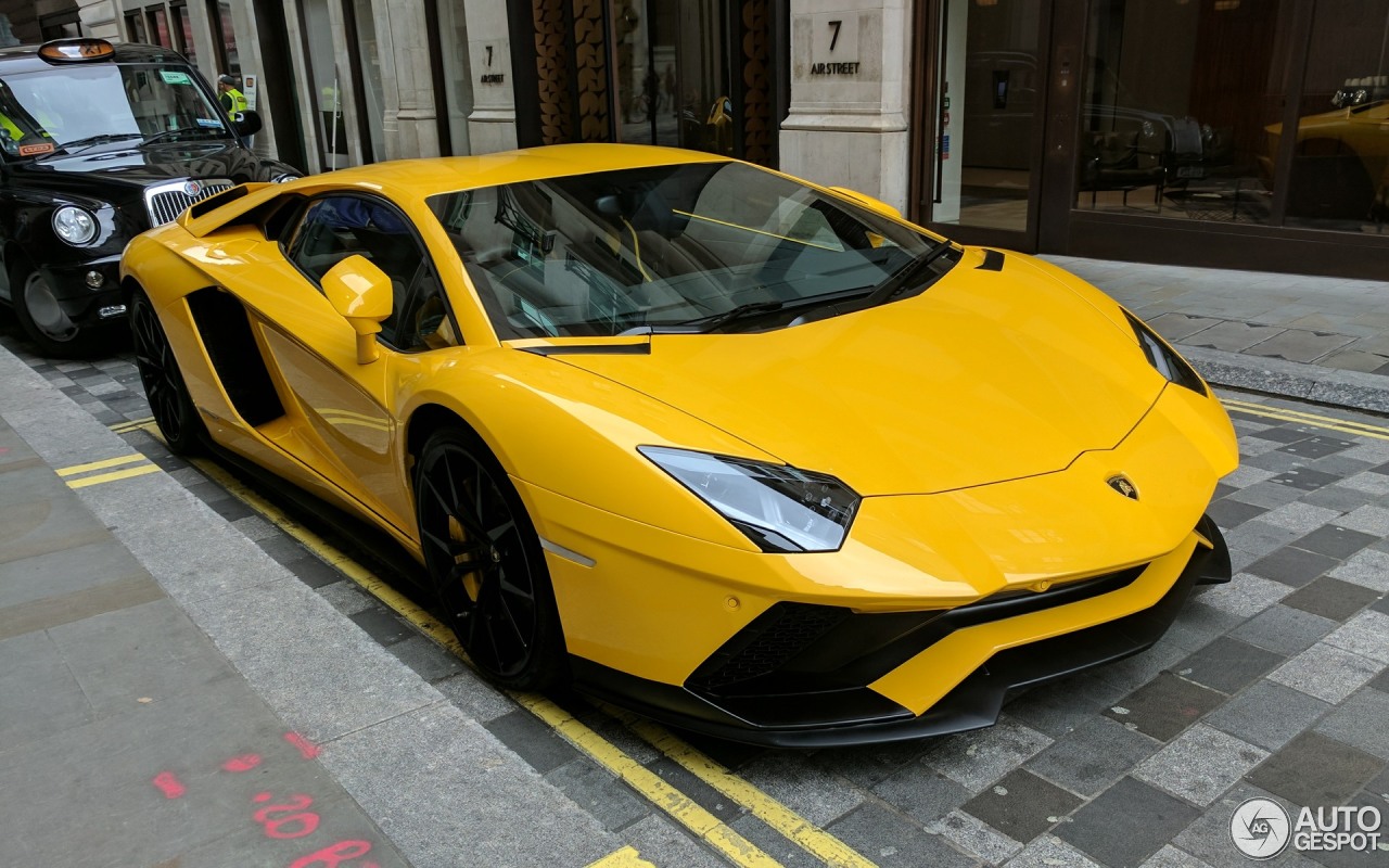 Lamborghini Aventador S LP740-4