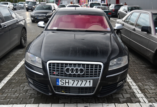 Audi S8 D3