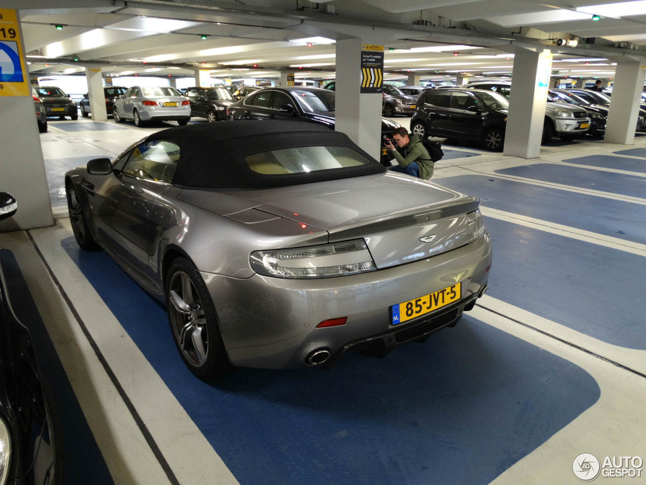 Aston Martin V8 Vantage Roadster