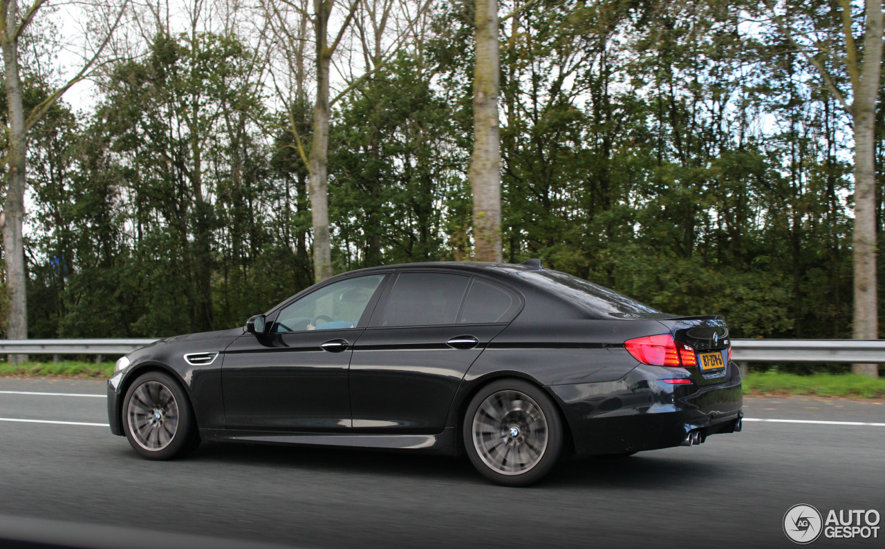 BMW M5 F10 2011