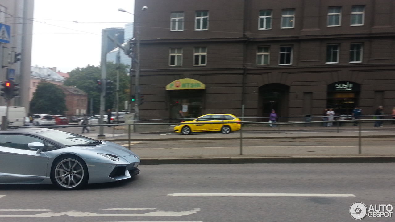 Lamborghini Aventador LP700-4 Roadster