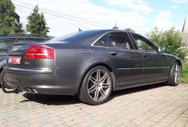 Audi S8 D3