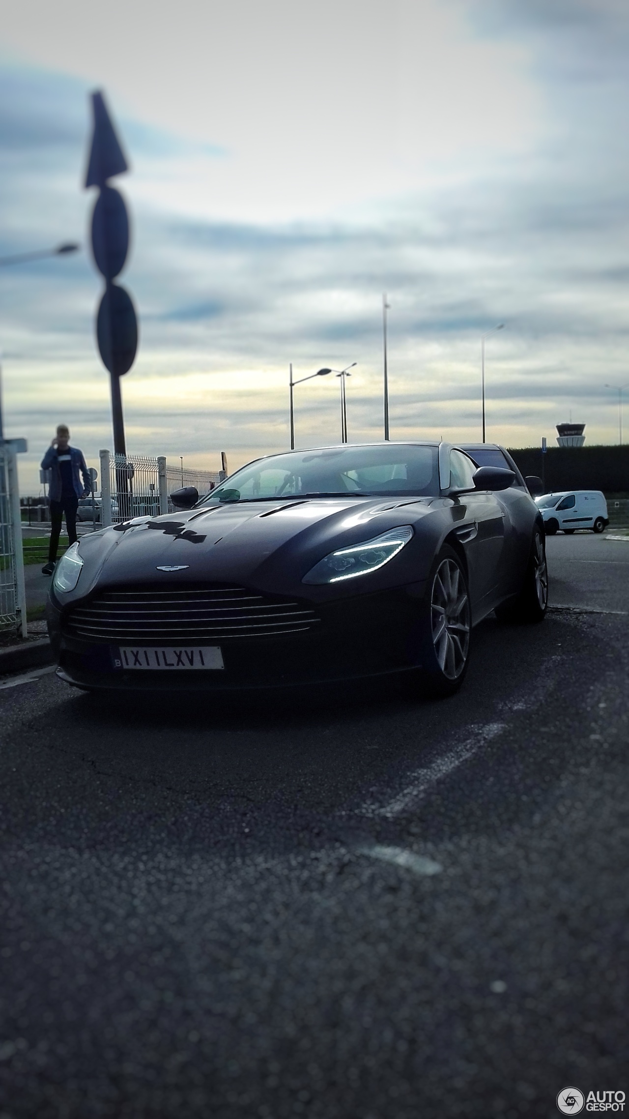 Aston Martin DB11