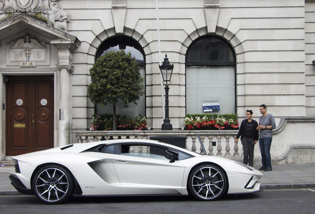 Lamborghini Aventador S LP740-4