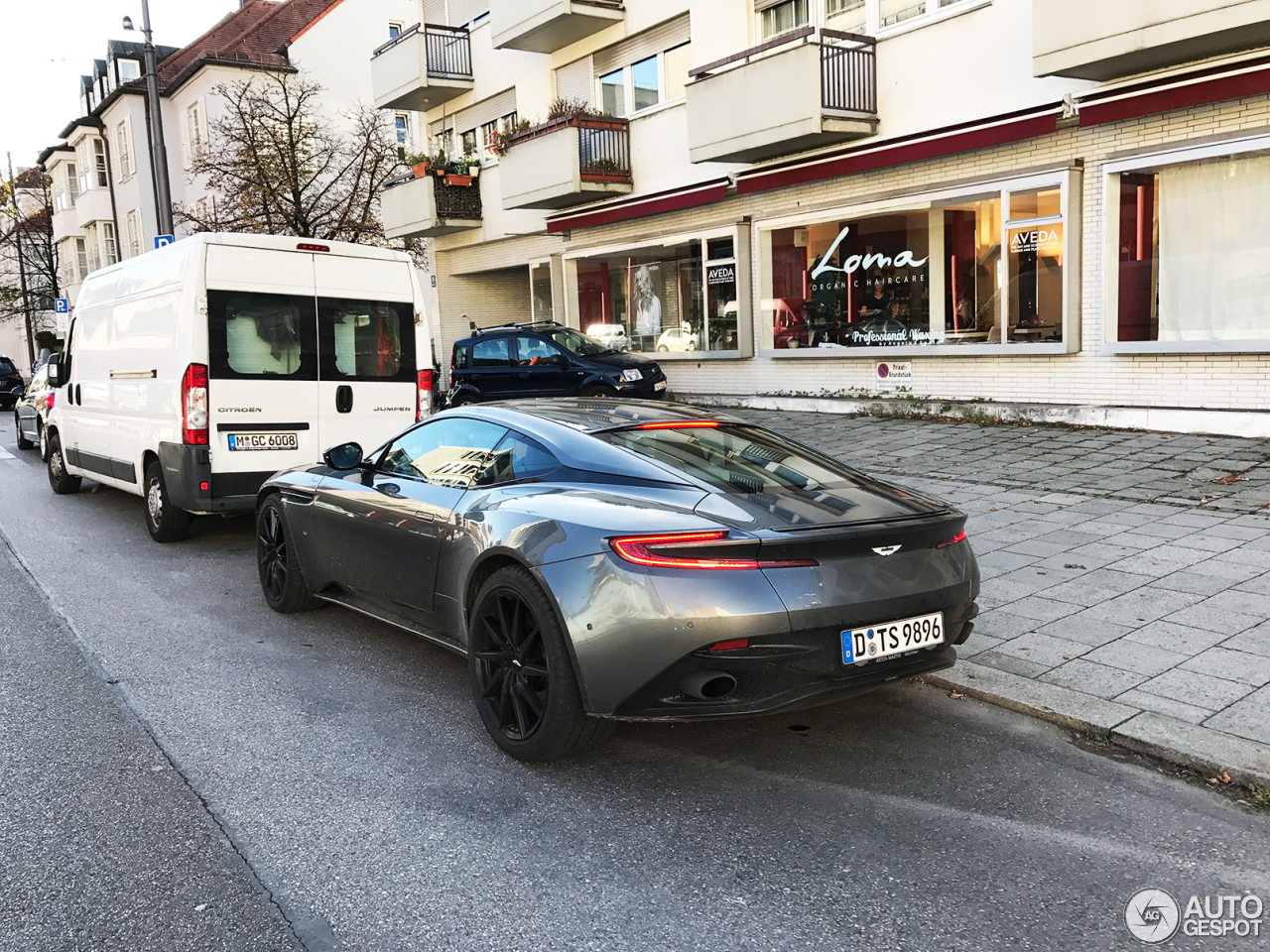 Aston Martin DB11