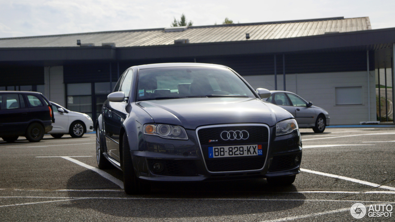 Audi RS4 Sedan