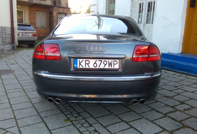 Audi S8 D3