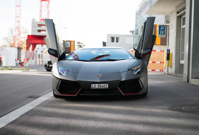 Lamborghini Aventador LP700-4 Roadster Pirelli Edition