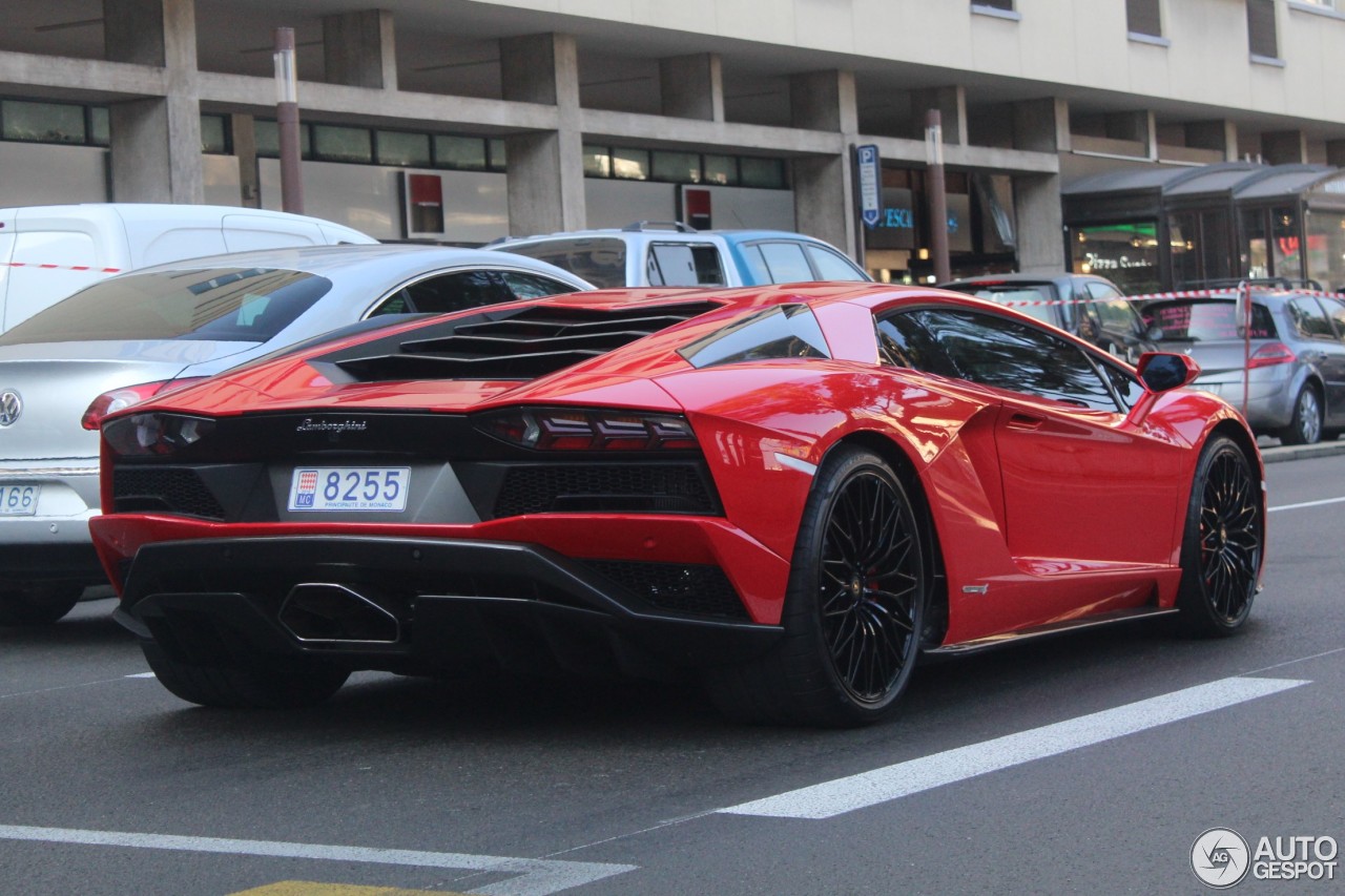 Lamborghini Aventador S LP740-4