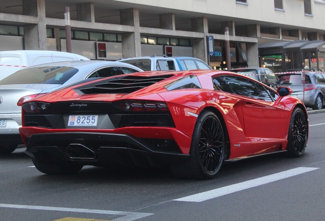 Lamborghini Aventador S LP740-4