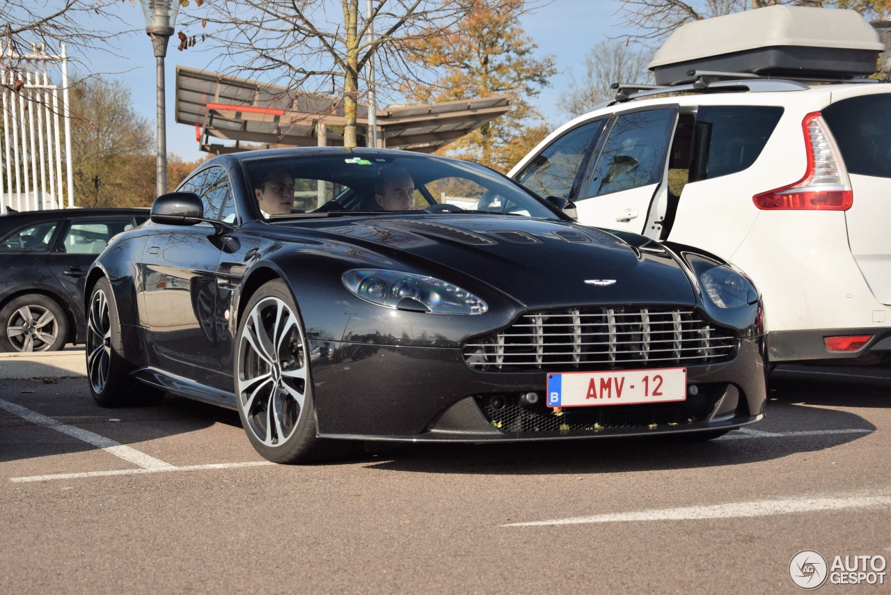 Aston Martin V12 Vantage Carbon Black Edition