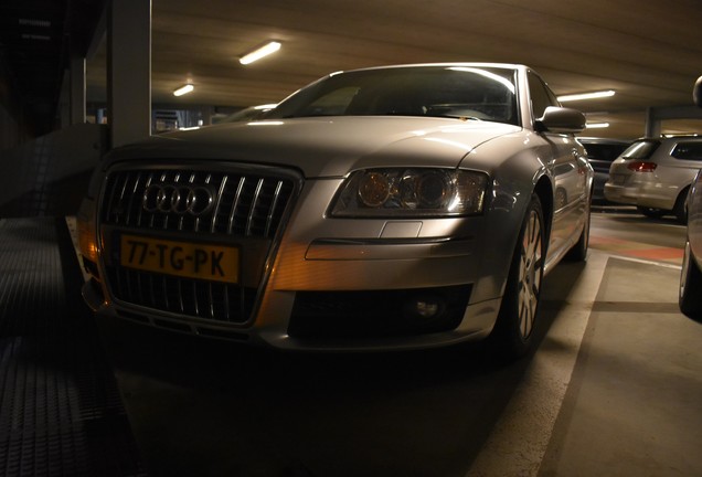 Audi S8 D3