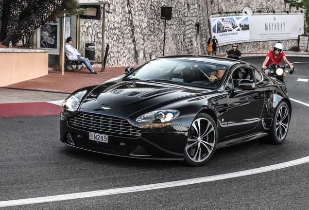 Aston Martin V12 Vantage