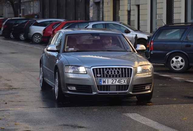 Audi S8 D3