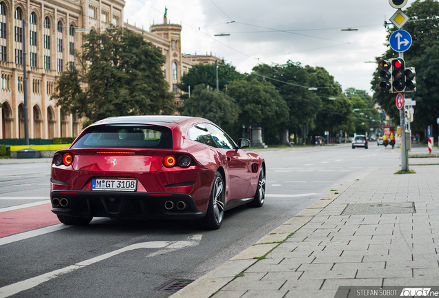 Ferrari GTC4Lusso